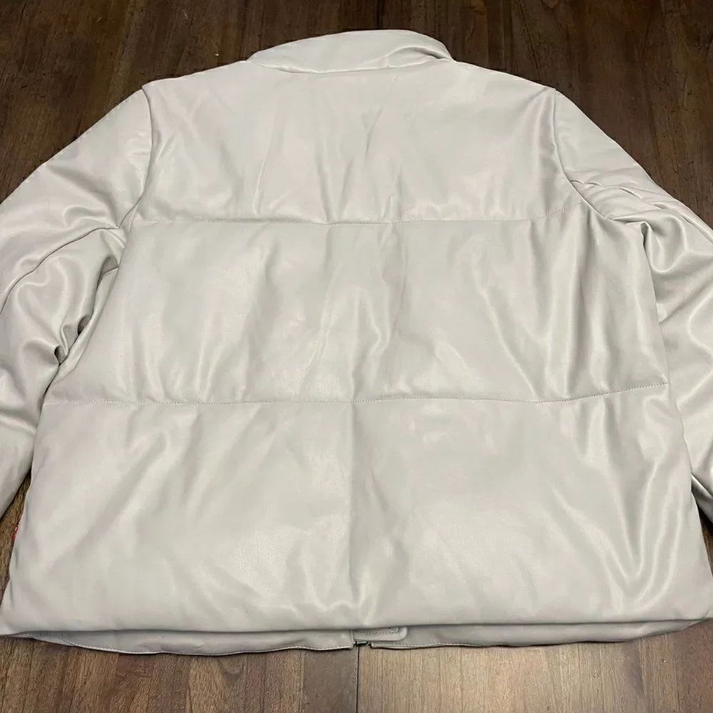 Levi's Puffer Jacket   - Picture 10 of 12